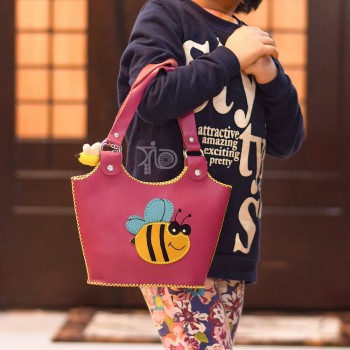 کیف دخترانه چرم طبیعی طرح زنبور